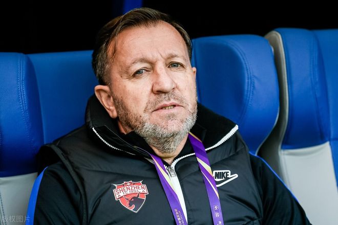 集结日体能课后，西汉姆完成体检备战亚冠，目标明确，团队化学反应显著的简单介绍