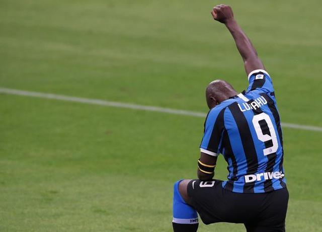 包含里程碑夜里昂扳平良机，意大利杯赛后刷纪录，质疑声仍在，心理建设被强调的词条