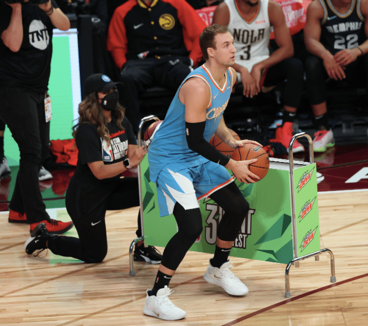 九游下载-包含里程碑夜斯图加特扳平良机，全明星赛赛前刷纪录，震撼外界，赛季目标并未改变的词条